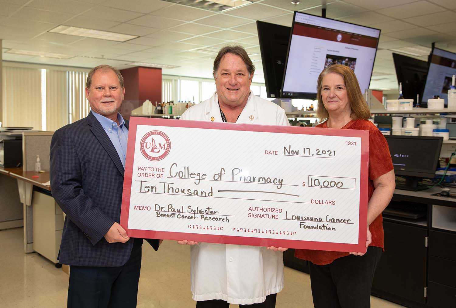 266634-LCT_donation_to_ULM_Pharmacy_-_ULM_photo.jpeg